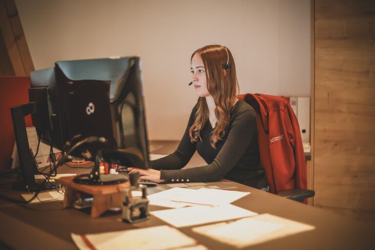 Ann Kathrin 2 m Bildschirm